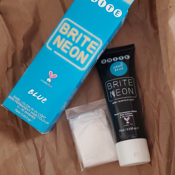Brite Neon blue glow in UV light semi perm colour - Picture 7 of 7